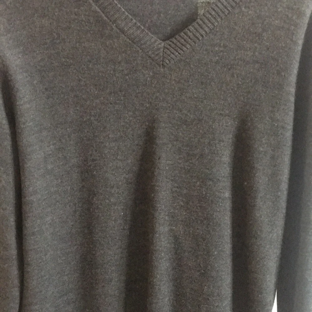 Banana republic vneck gray merino extra fine wool